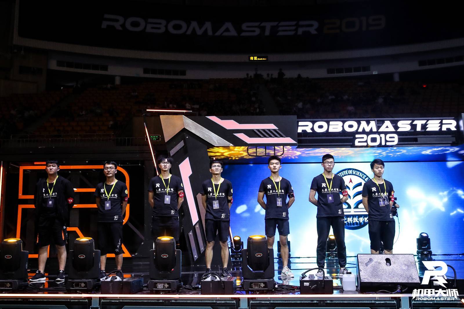 精彩比拼打破僵局,赢得掌声与赞誉 精彩比拼打破僵局,赢得掌声与赞誉