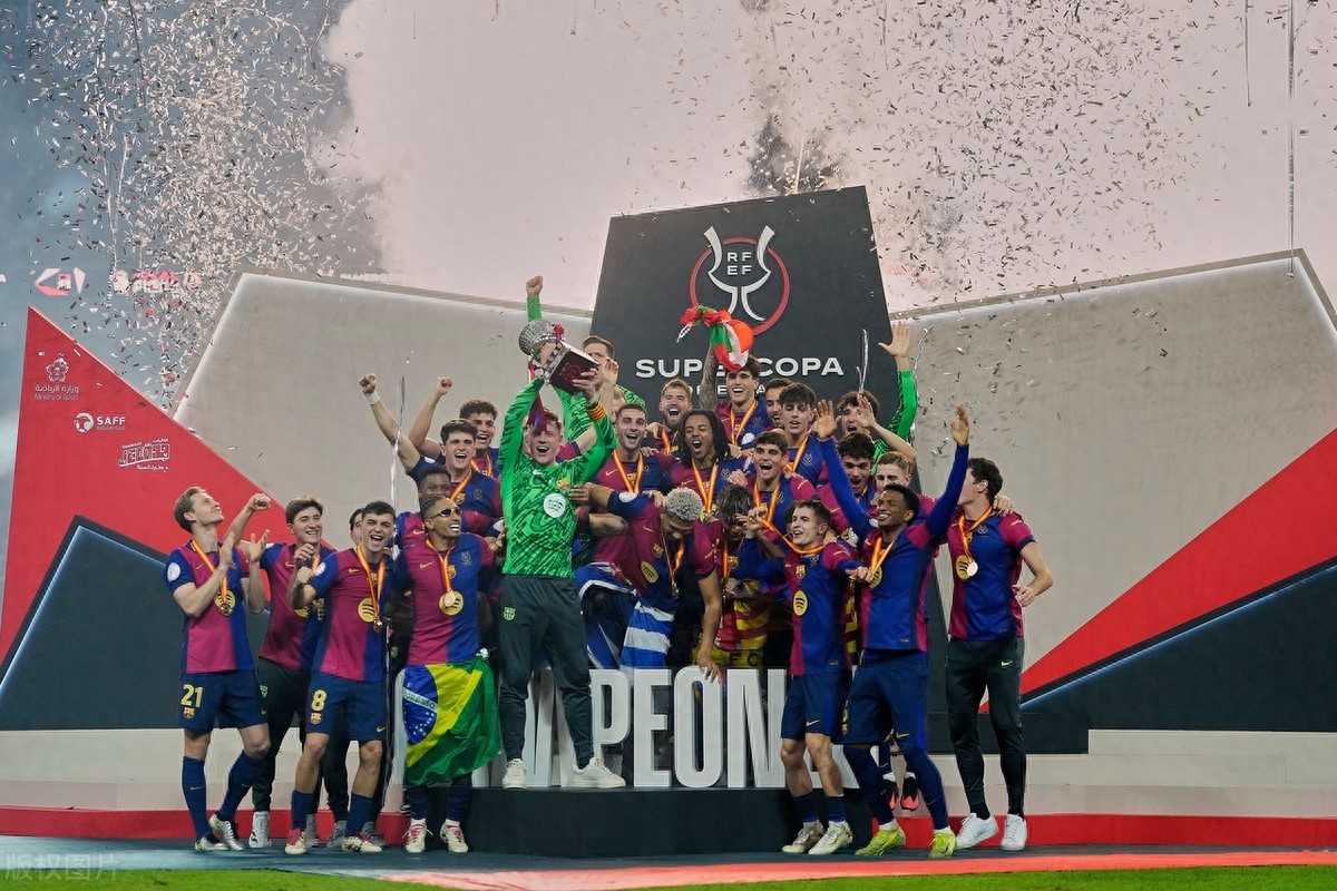 皇家马德里前锋连入球门,助球队赢得胜利 皇家马德里前锋连入球门,助球队赢得胜利