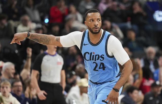 快船客场大胜灰熊,领跑西部继续不败 快船客场大胜灰熊,领跑西部继续不败