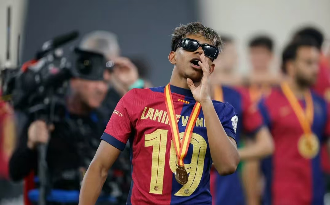 关于西班牙选手技压群雄,夺取金牌殊荣的信息 关于西班牙选手技压群雄,夺取金牌殊荣的信息