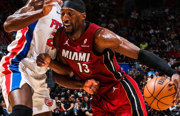 爱游戏中国官网-亚眠球员身心俱疲，困境未有破解