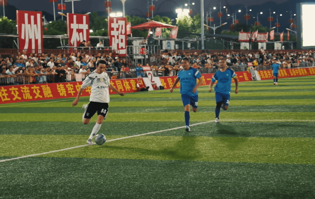 双方球队激烈对抗,场上表现亮眼 双方球队激烈对抗,场上表现亮眼