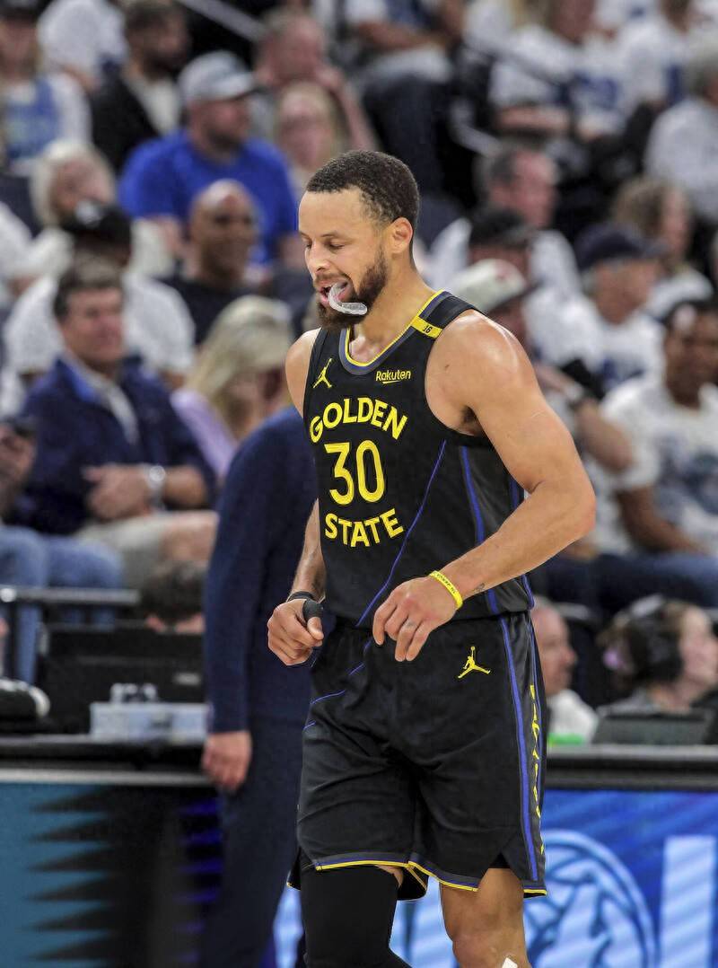 关于勇士再胜圣安东尼奥，库里砍下高分表现的信息