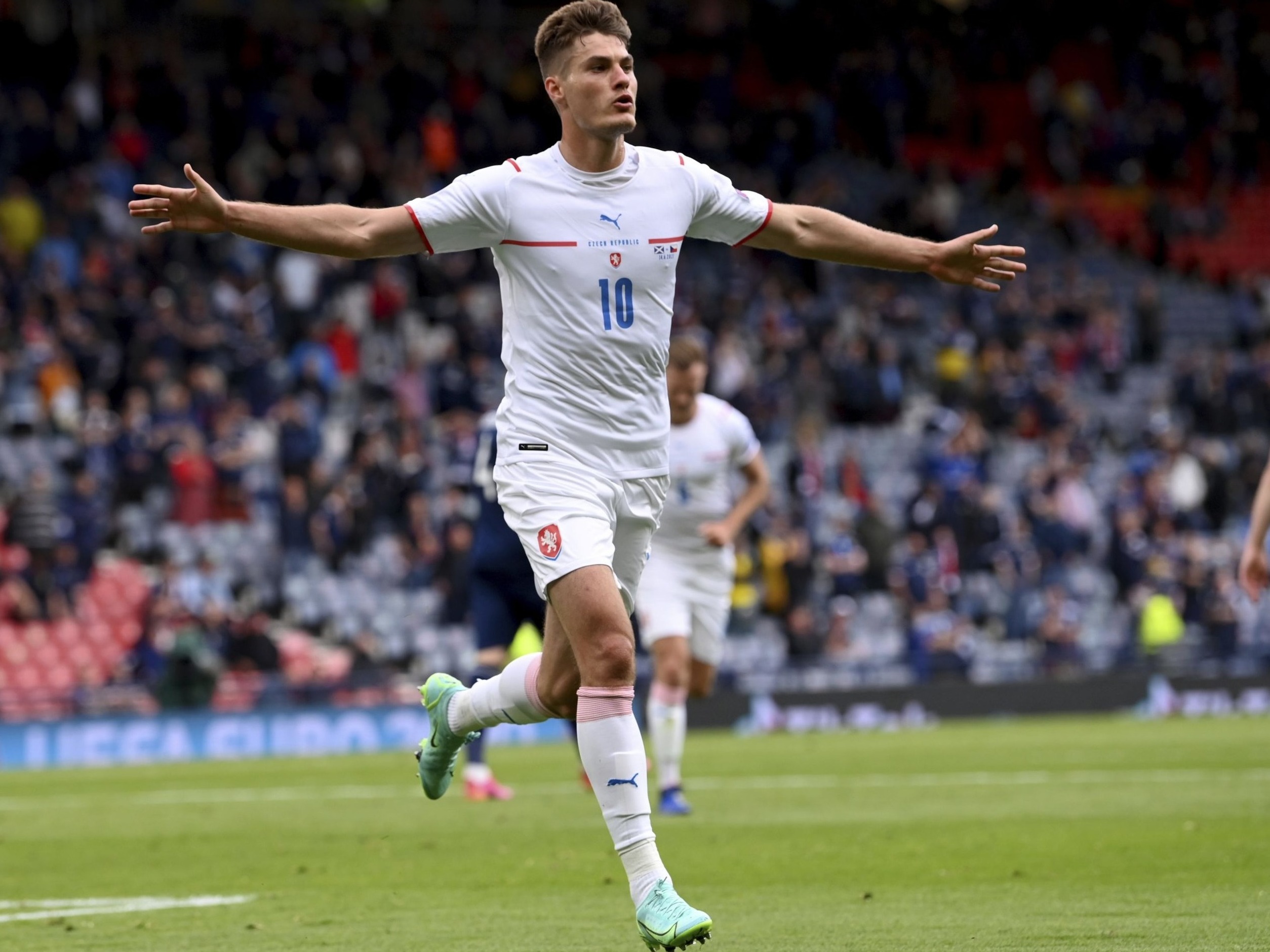 西班牙逆转捷克赢球,精彩瞬间回顾 西班牙逆转捷克赢球,精彩瞬间回顾