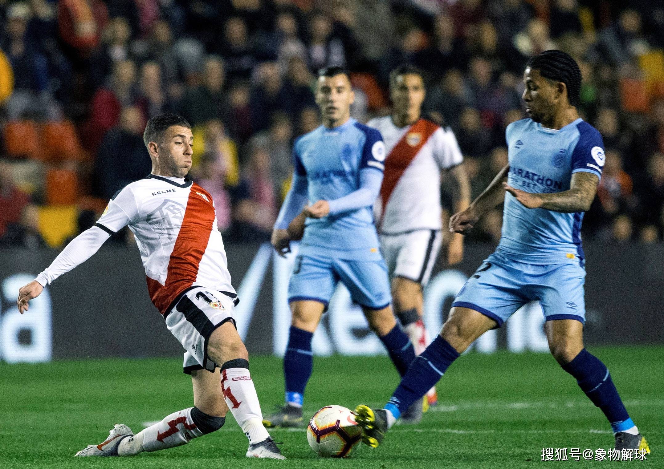 热血沸腾!球队搏命拼杀争夺胜利 热血沸腾!球队搏命拼杀争夺胜利