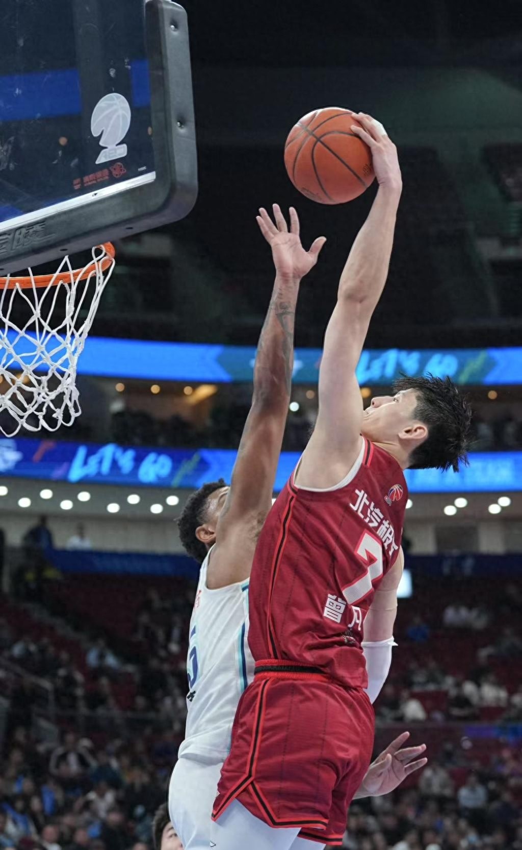 爱游戏官网入口-比赛连胜将士气高涨，球队锁定胜局