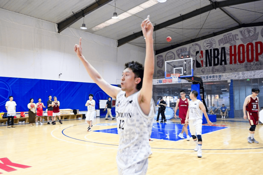 爱游戏登录入口-里昂队在比赛中展现实力，获得胜利