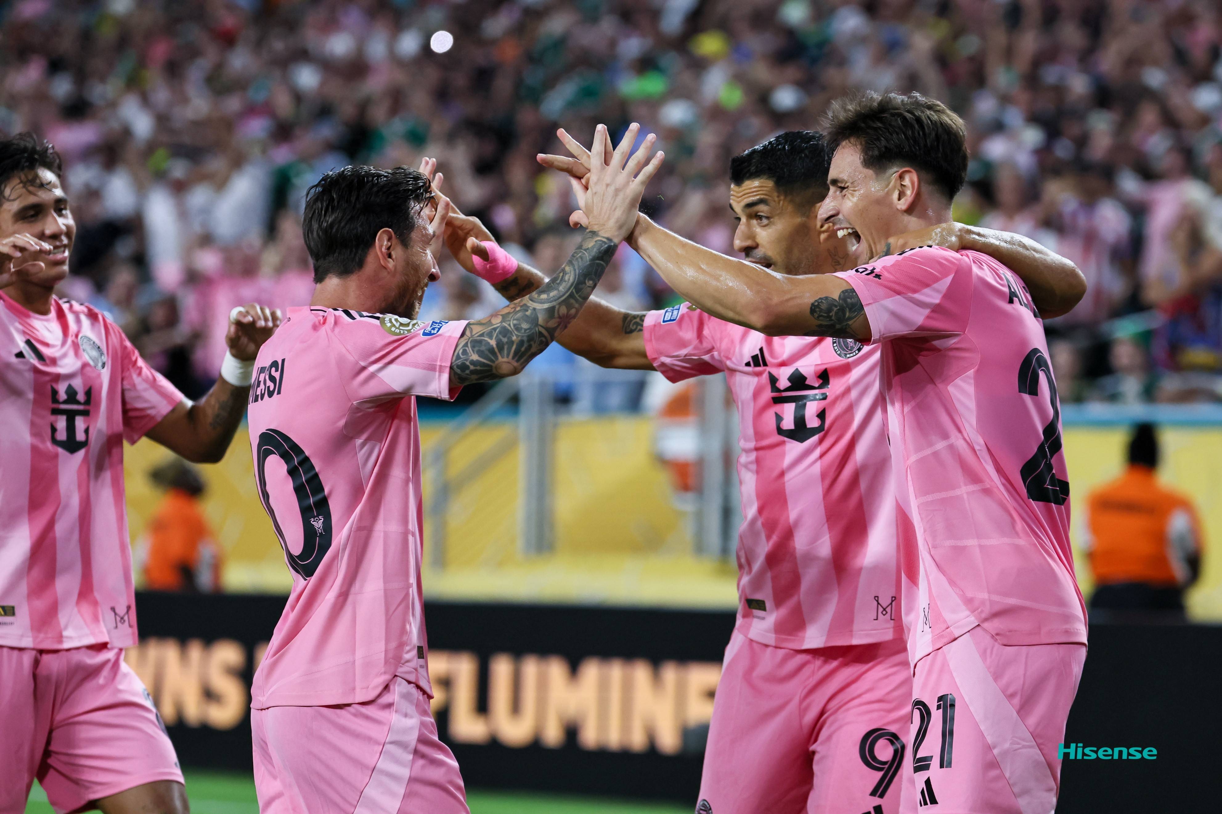 爱游戏在线-令人激动不已的足球比赛瞬间