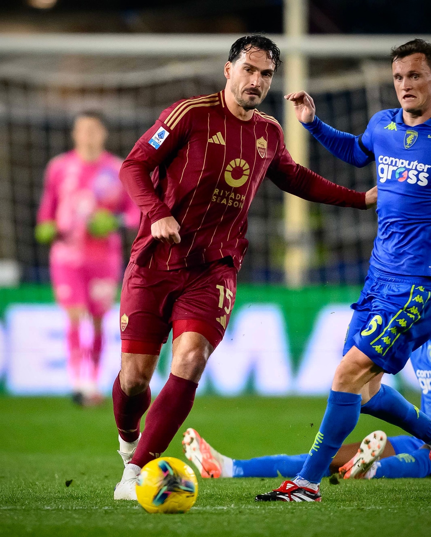 罗马尼亚队在比赛中表现出出色的攻击火力 罗马尼亚队在比赛中表现出出色的攻击火力