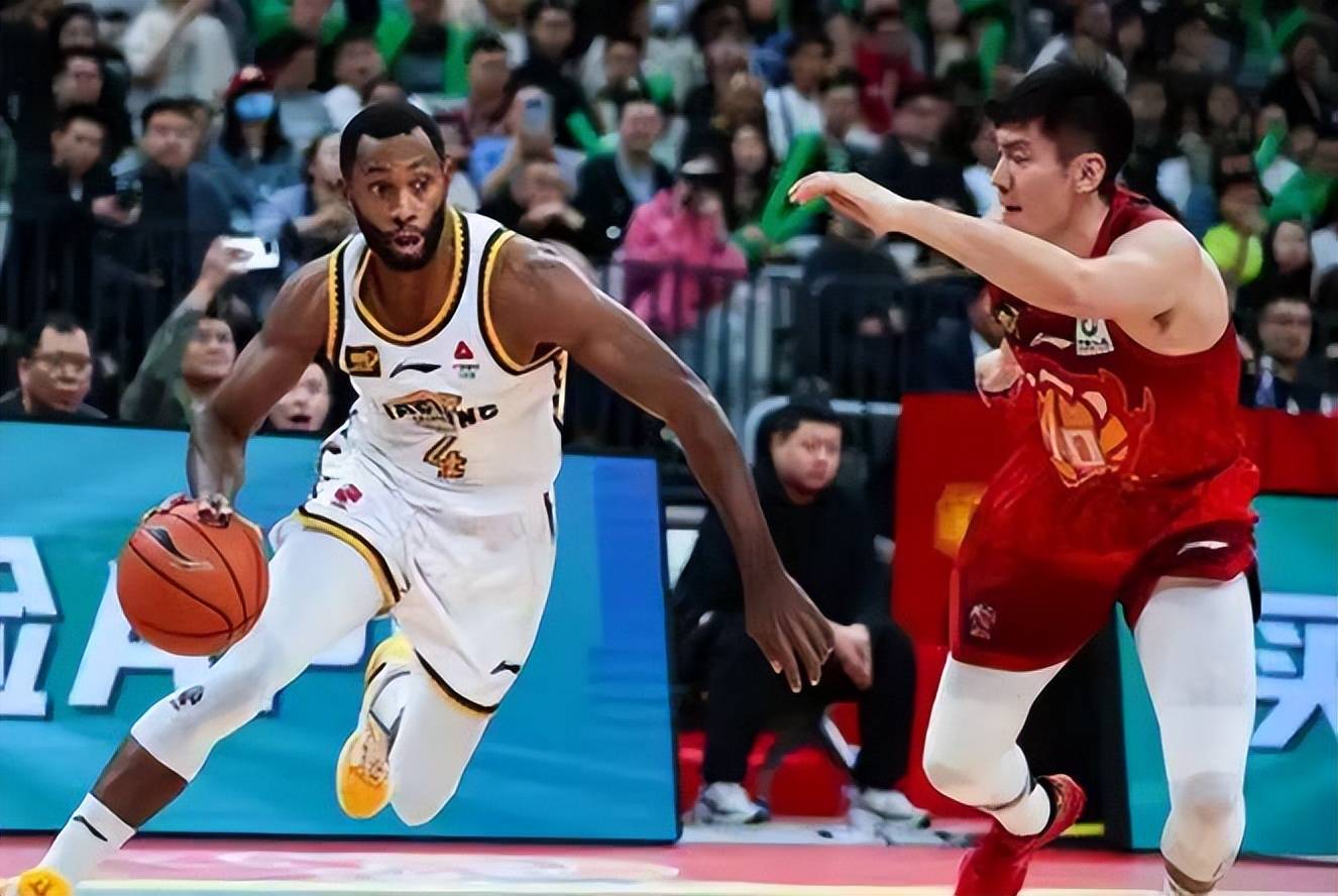 CBA新赛季即将开幕,球员合练备战迎冠军 CBA新赛季即将开幕,球员合练备战迎冠军