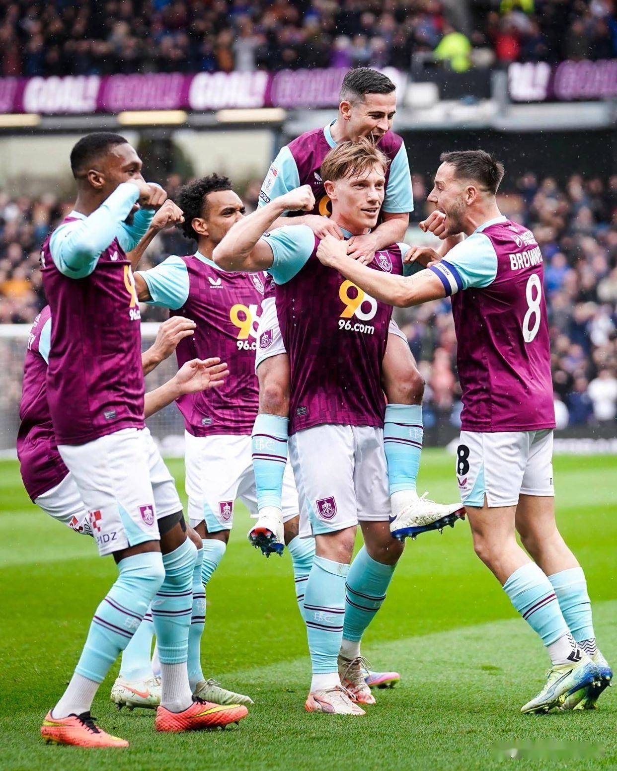 关于伯恩利主教练称赞球队表现,坚信继续保持不败战绩的信息 关于伯恩利主教练称赞球队表现,坚信继续保持不败战绩的信息