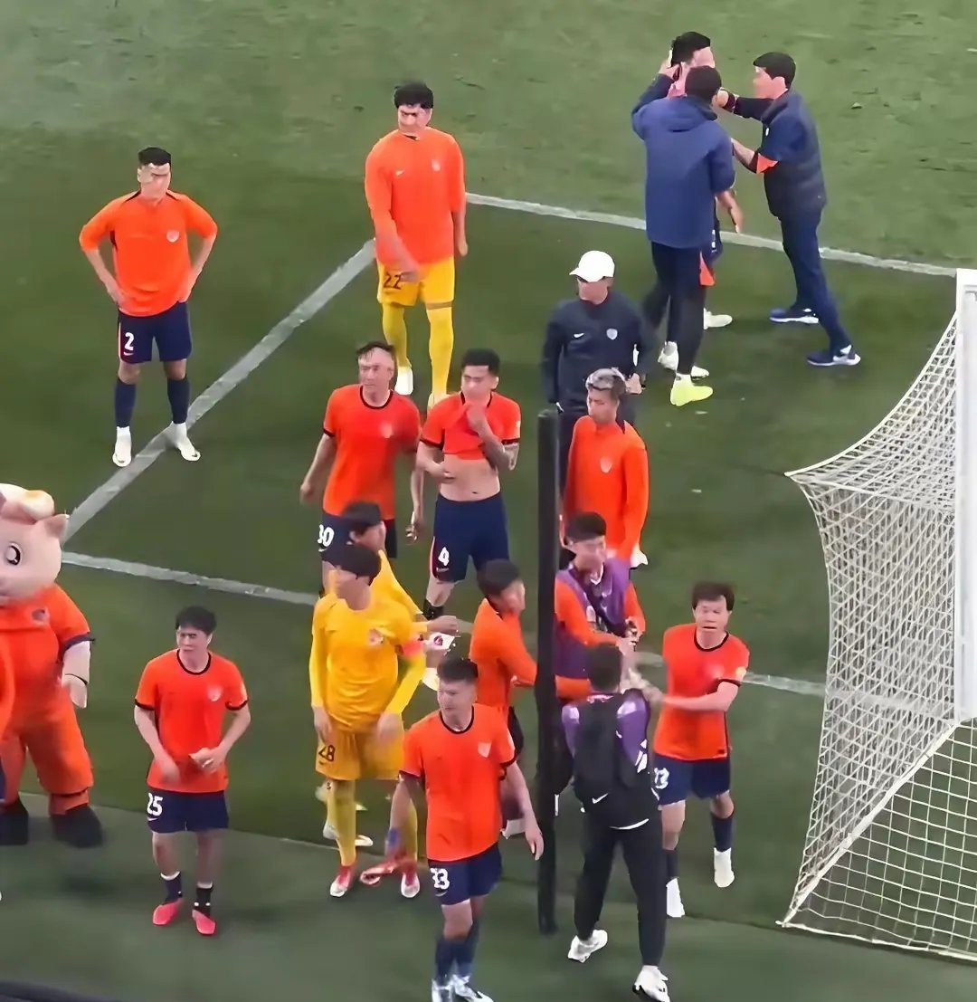 体育竞技场面激烈刺激,球迷心情澎湃 体育竞技场面激烈刺激,球迷心情澎湃