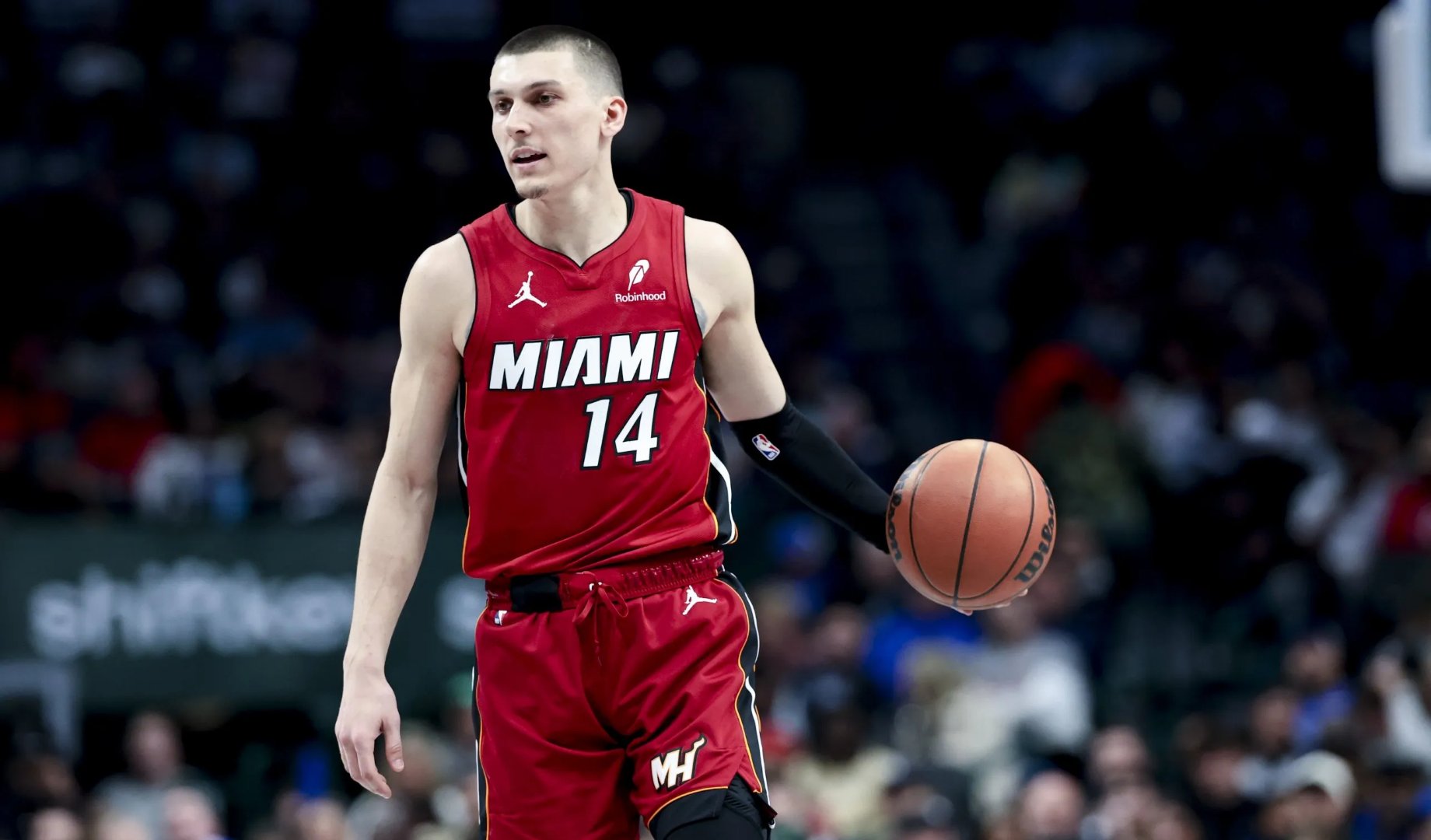 爱游戏登录入口-热火队球员状态低迷，需尽快调整