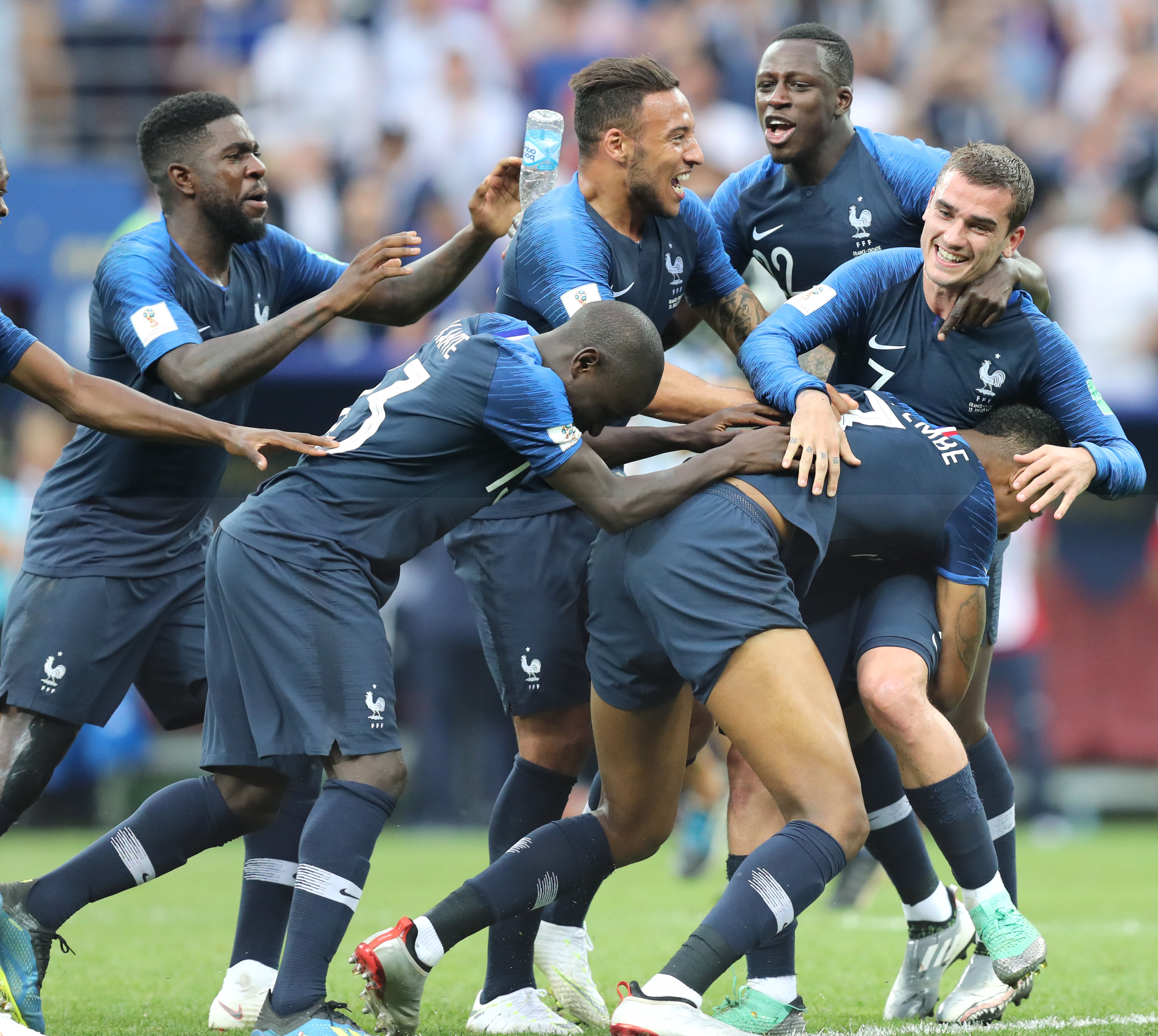 爱游戏网页版入口-足球联赛热门球队居高不下，势不可挡的简单介绍