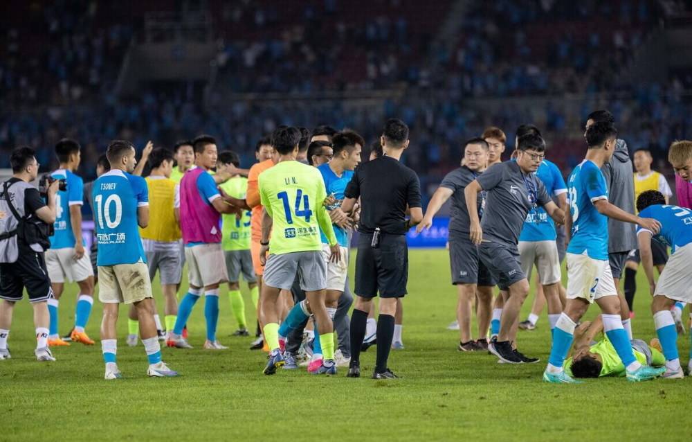 爱游戏app下载-关于青岛队在比赛中出色发挥，取得胜利的信息