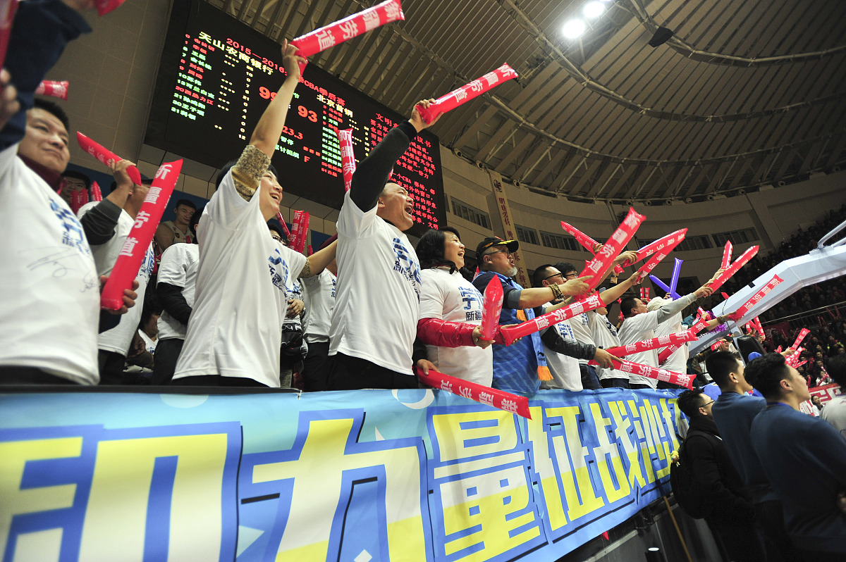 爱游戏官网-努力奋进，渴望夺冠，足球场上拼搏不止