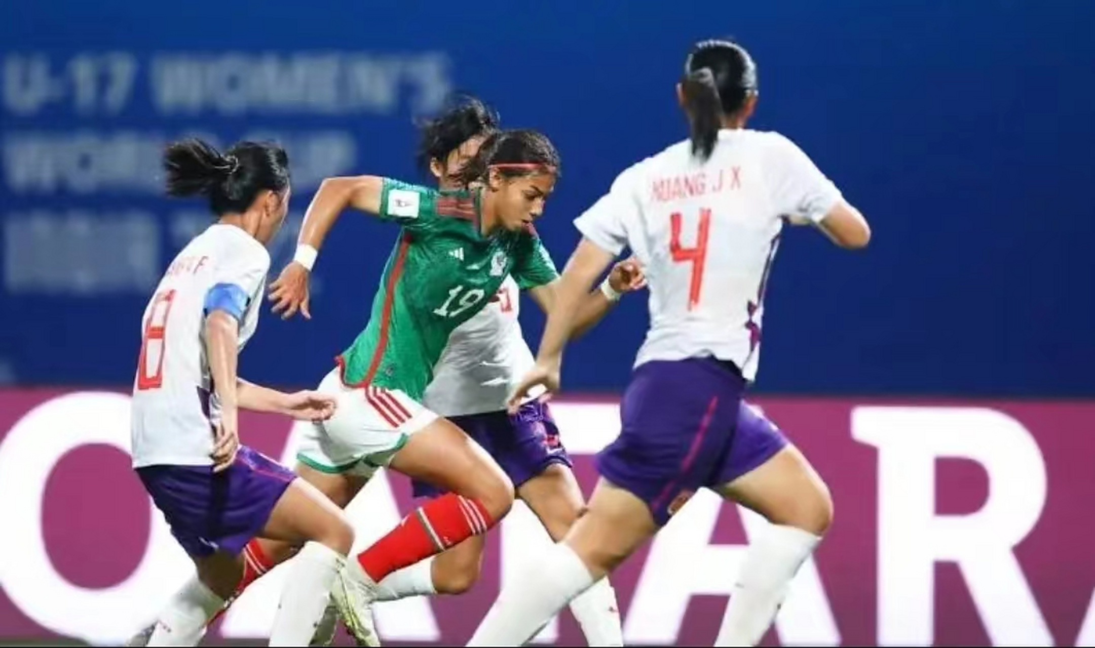 爱游戏-墨西哥女足晋级淘汰赛，展示实力