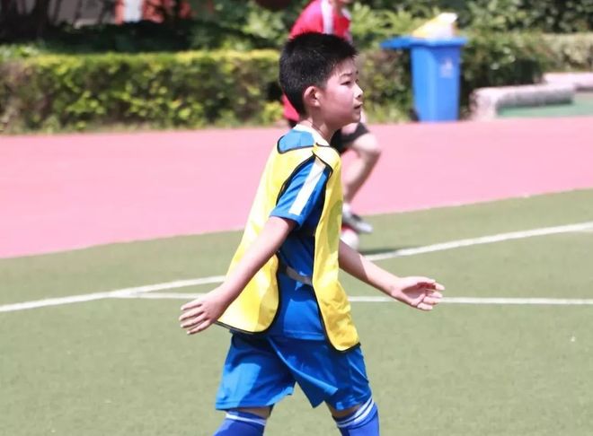 爱游戏网页版-包含里尔邀请法国传奇球星为青训学员授课，培养新一代球员的词条