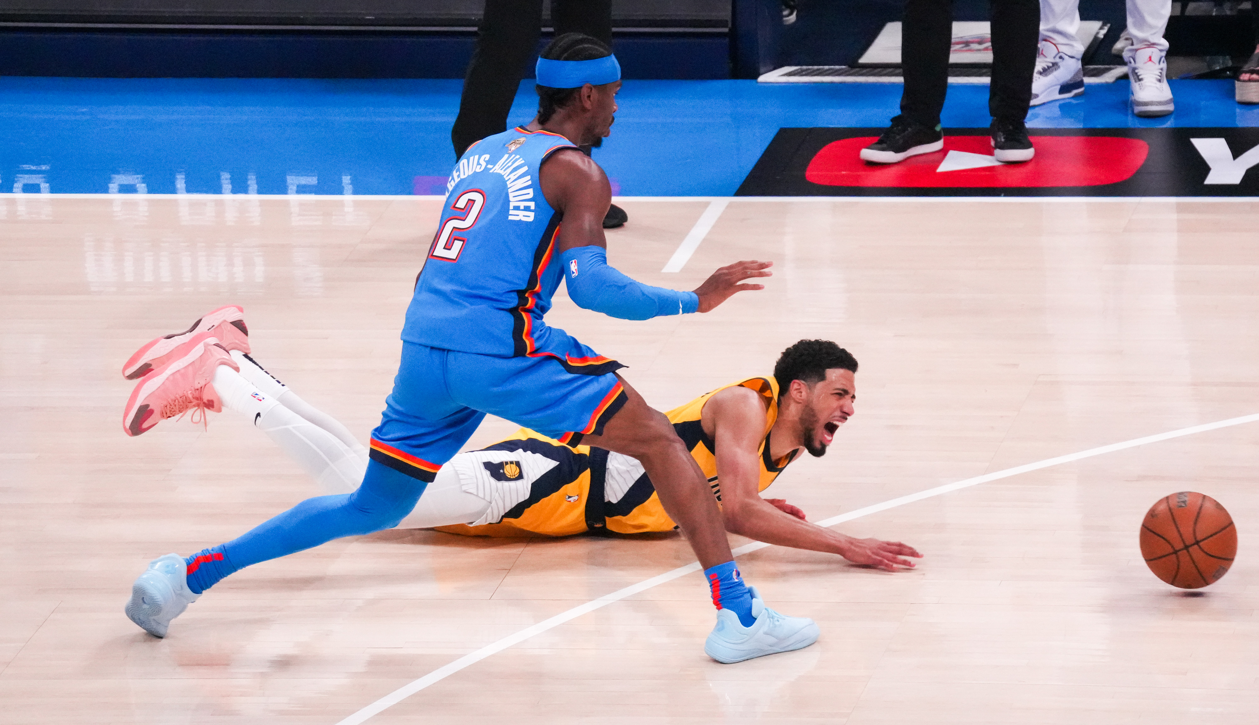 爱游戏网页版-篮球比赛悬念揭晓，最后时刻逆转获胜