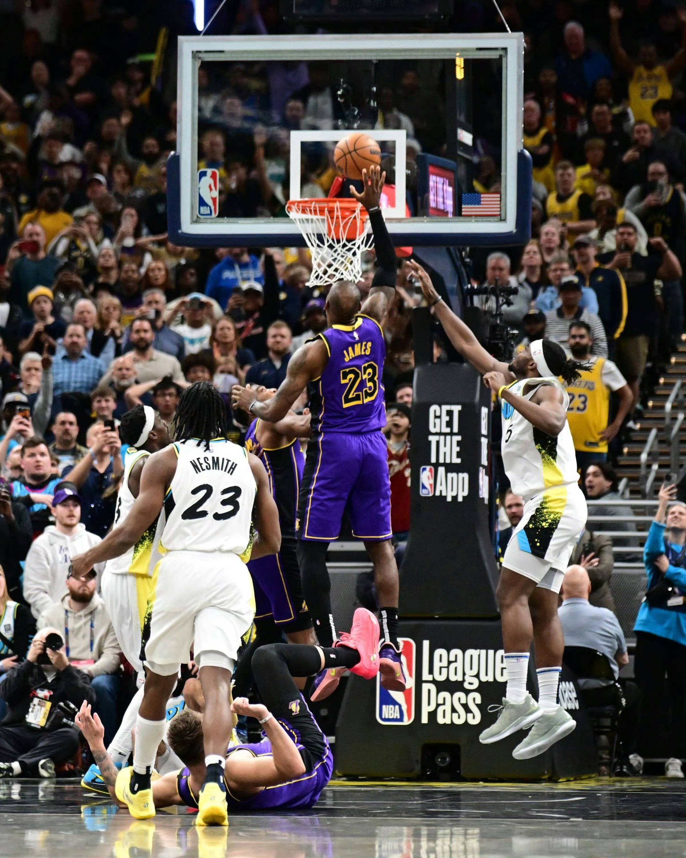 篮球比赛悬念揭晓,最后时刻逆转获胜 篮球比赛悬念揭晓,最后时刻逆转获胜