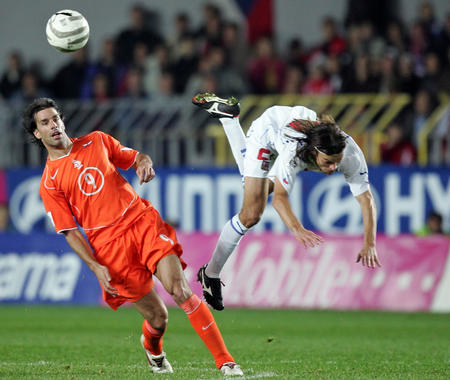 全世界球迷瞩目!荷兰队对决捷克队 全世界球迷瞩目!荷兰队对决捷克队