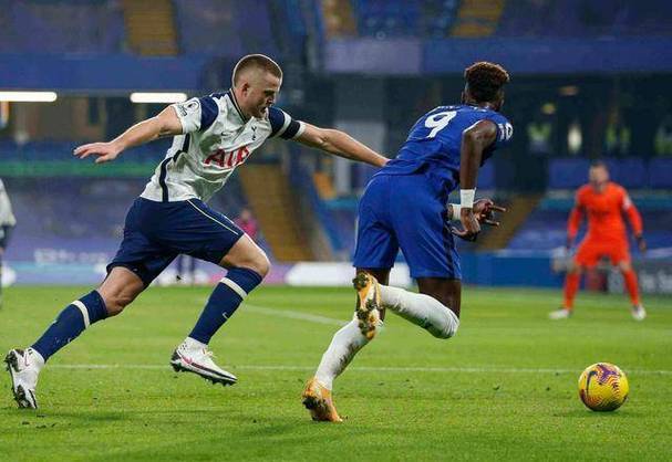 沙尔克04球队备战有方,冲刺胜利 沙尔克04球队备战有方,冲刺胜利