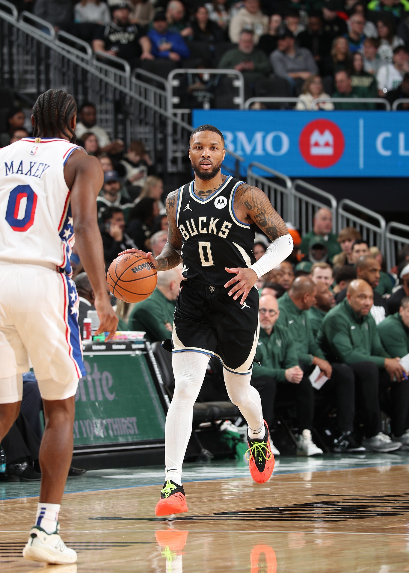 爱游戏官网网页版入口-雄鹿后卫表现亮眼，轻取对手取胜