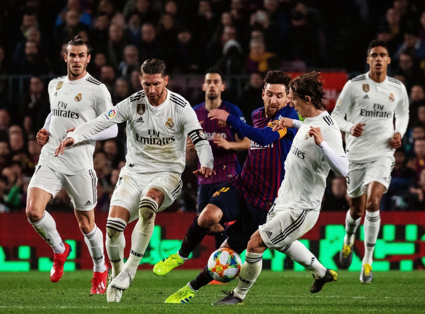 爱游戏中国官网-拜仁慕尼黑惊险胜皇马，挺进欧国联四强