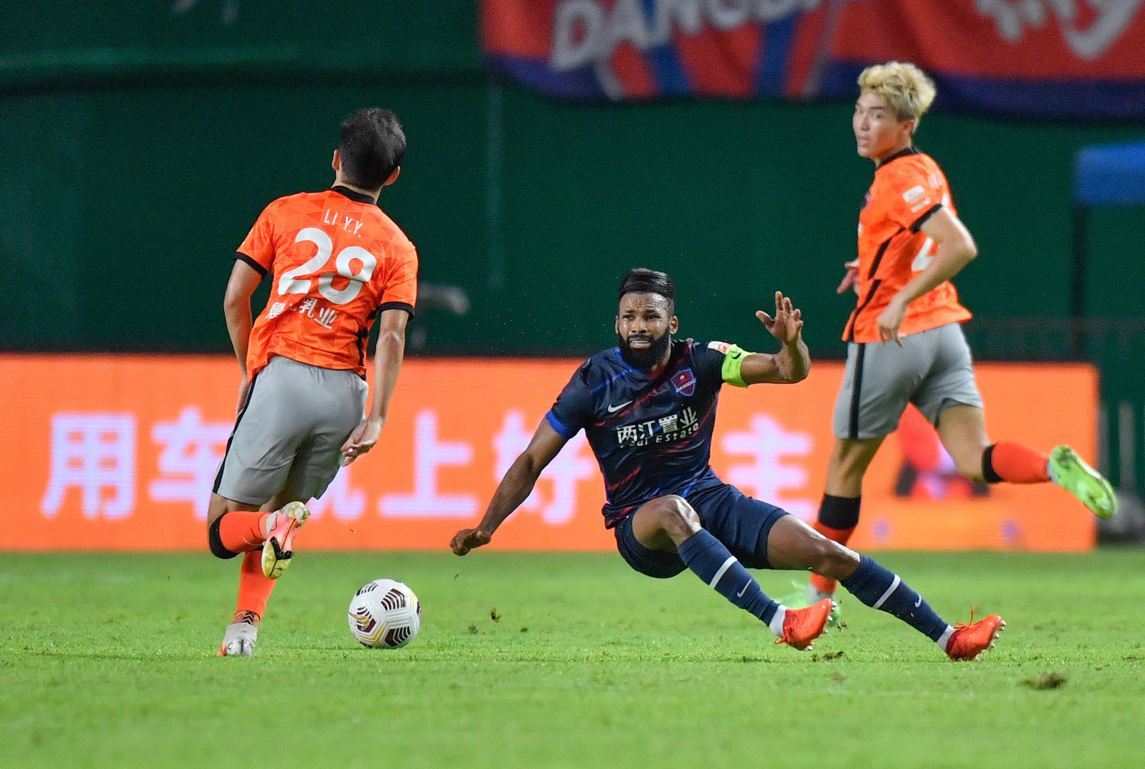 包含村镇足球比赛:重庆村队夺得冠军殊荣的词条 包含村镇足球比赛:重庆村队夺得冠军殊荣的词条